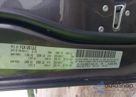 2019 Jeep Compass Latitude 4X4 z USA, uszkodzony, nr VIN 3C4NJDBB9KT714160